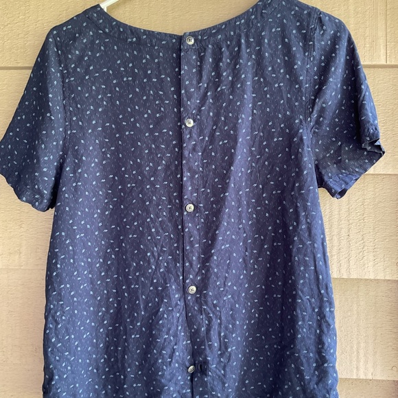 Susie’s top dark blue leaf print rayon backside buttons - Picture 2 of 3